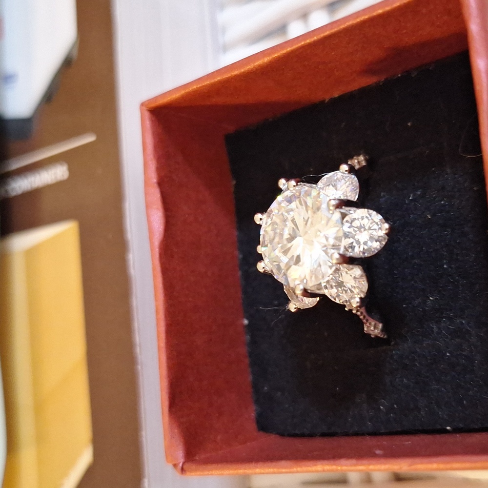 5ct.Moissanite diamond 💎 ring 925 marked!!!!NWOT